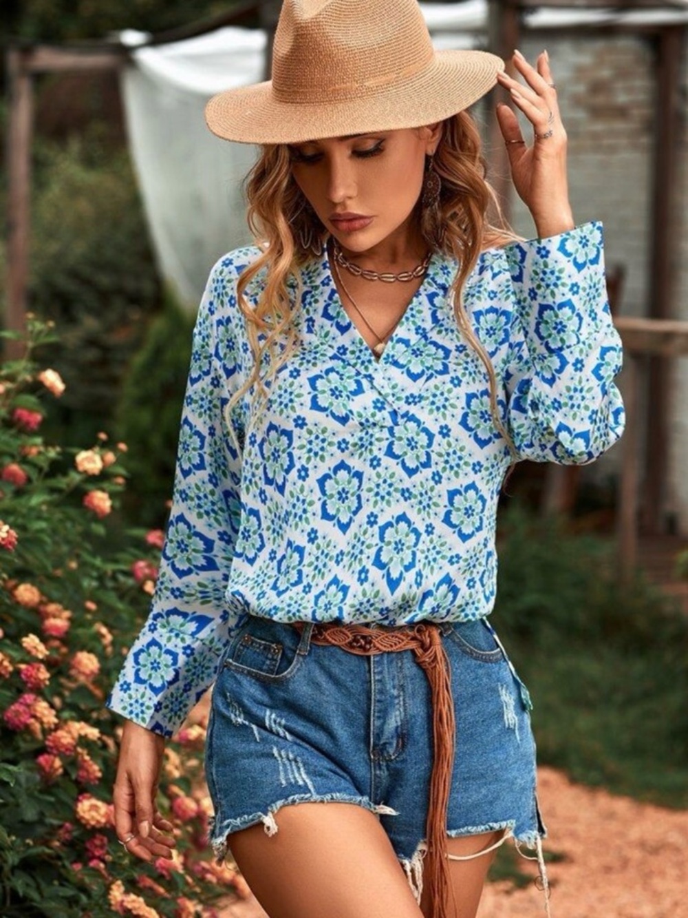 ZARA FLORAL/MEDALLION PRINTED VNECK SATIN LIKE LONG SLEEVE SHIRT, Size XL, EUC - Picture 1 of 4